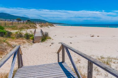 İspanya 'nın Endülüs bölgesindeki Playa de Bolonia' da güneşli bir gün