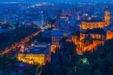 Gün batımında Malaga 'daki katedralin havadan görüntüsü.