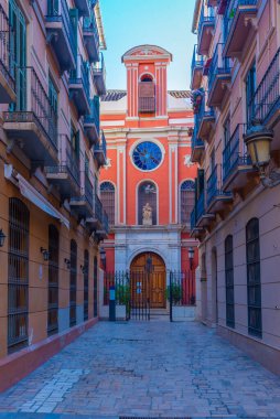 İspanya, Malaga 'nın merkezinde dar bir sokak.