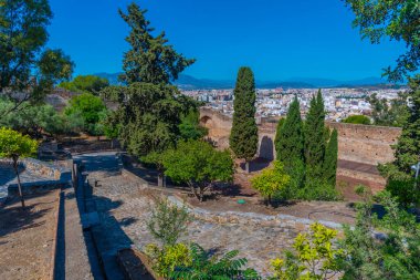 Malaga 'daki Gibralfaro şatosunun bir avlusunun manzarası.
