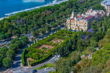 İspanya şehir Malaga 'sının belediye binasının havadan görünüşü