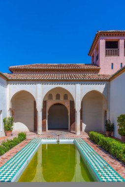 Malaga 'daki Alcazaba kalesinin avlularından birinin manzarası