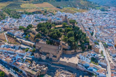 İspanyol kasabasındaki Alcazaba kalesi Antequera