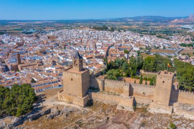 İspanyol kasabasındaki Alcazaba kalesi Antequera