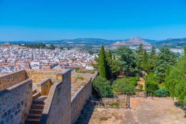 İspanyol kasabasındaki Alcazaba kalesi Antequera