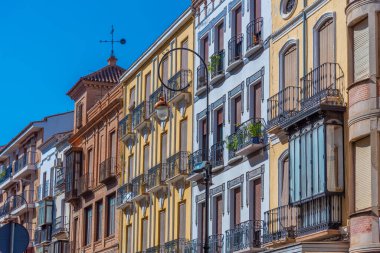 İspanyol kasabasında renkli cepheler Antequera