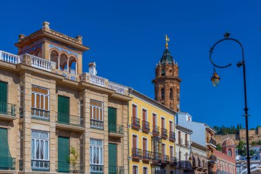 İspanyol kasabasında renkli cepheler Antequera