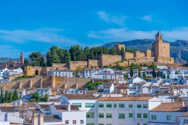 İspanyol kasabasındaki Alcazaba kalesi Antequera