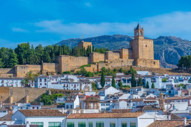İspanyol kasabasındaki Alcazaba kalesi Antequera