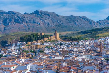 İspanyol kasabasındaki Alcazaba kalesi Antequera