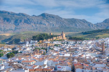İspanyol kasabasındaki Alcazaba kalesi Antequera