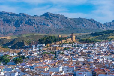 İspanyol kasabasındaki Alcazaba kalesi Antequera
