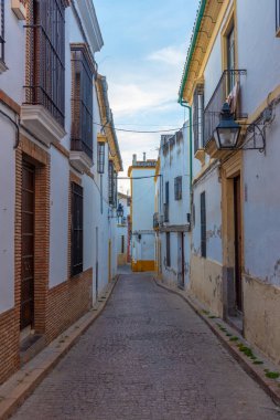İspanya 'nın eski Cordoba şehrindeki Beyazyıkanmış cadde