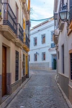 İspanya 'nın eski Cordoba şehrindeki Beyazyıkanmış cadde