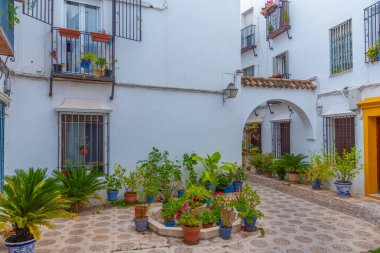 İspanyol şehri Cordoba 'nın Yahudi mahallesinin beyaz yıkanmış sokakları