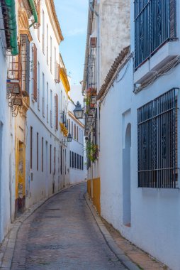 İspanyol şehri Cordoba 'nın Yahudi mahallesinin beyaz yıkanmış sokakları