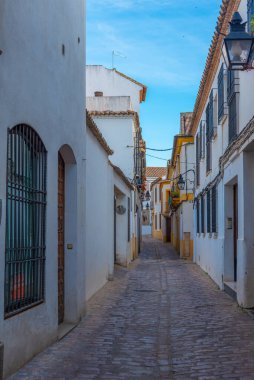 İspanyol şehri Cordoba 'nın Yahudi mahallesinin beyaz yıkanmış sokakları