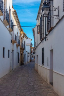 İspanyol şehri Cordoba 'nın Yahudi mahallesinin beyaz yıkanmış sokakları