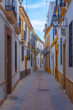 İspanya 'nın eski Cordoba şehrindeki Beyazyıkanmış cadde
