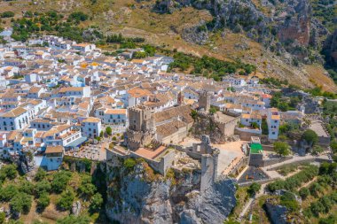 İspanya 'daki Zuheros köyünün havadan görünüşü
