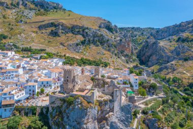 İspanya 'daki Zuheros köyünün havadan görünüşü