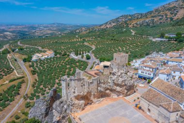 İspanya 'daki Zuheros köyünün havadan görünüşü