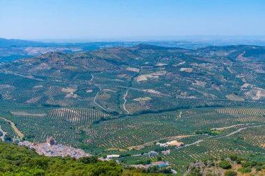 İspanya 'daki Zuheros köyünün havadan görünüşü