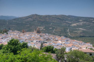 İspanya 'daki Zuheros köyünün havadan görünüşü