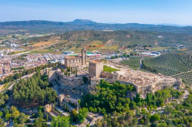 İspanya 'nın Alcala la Real kasabasındaki Fortaleza de la Mota' nın hava manzarası