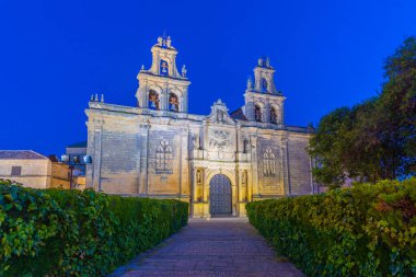 İspanya, Ubeda 'daki Santa Maria de los Reales Alcazares Bazilikası' nın gün batımı manzarası