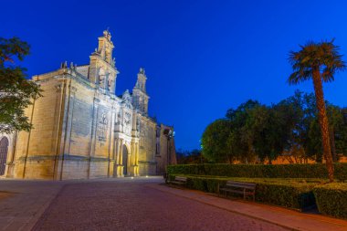İspanya, Ubeda 'daki Santa Maria de los Reales Alcazares Bazilikası' nın gün batımı manzarası