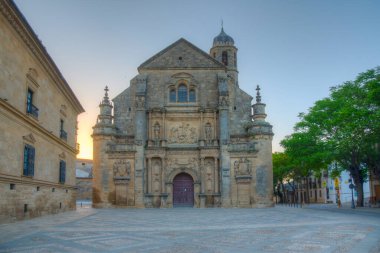 İspanya 'nın Ubeda kentindeki Sacra Capilla del Salvador' un gündoğumu manzarası