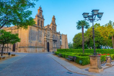 İspanya, Ubeda 'da bulunan Ubeda' daki Santa Maria de los Reales Alcazares Bazilikasının gün doğumu manzarası