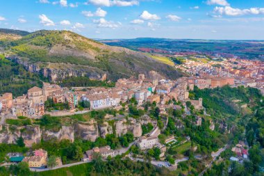 İspanyol kenti Cuenca 'nın havadan görünüşü