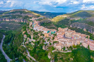 İspanyol kenti Cuenca 'nın havadan görünüşü