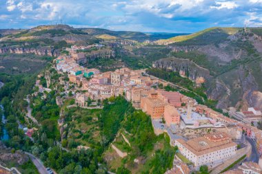 İspanyol kenti Cuenca 'nın havadan görünüşü