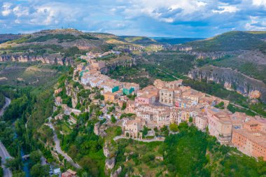 İspanyol kenti Cuenca 'nın havadan görünüşü