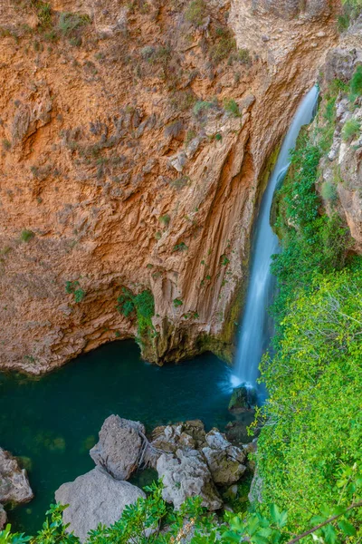İspanyol kasabası Ronda 'da şelale