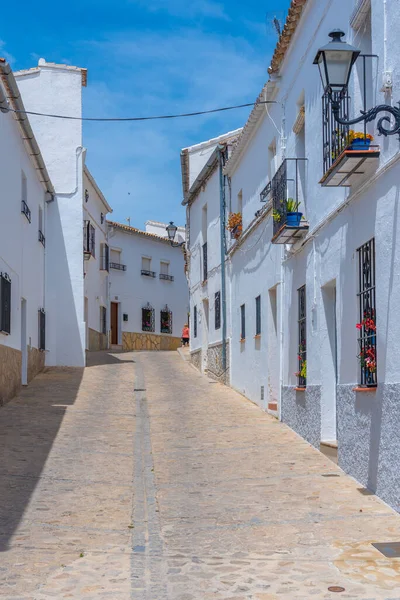 Eski İspanyol şehri Zahara 'da beyaz cadde