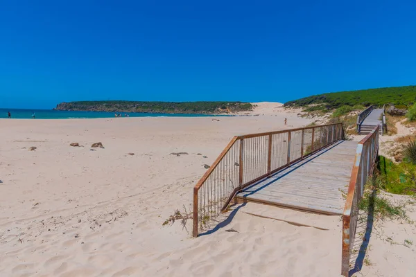 İspanya 'nın Endülüs bölgesindeki Playa de Bolonia' da güneşli bir gün