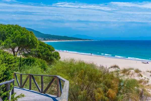 İspanya 'nın Endülüs bölgesindeki Playa de Bolonia' da güneşli bir gün
