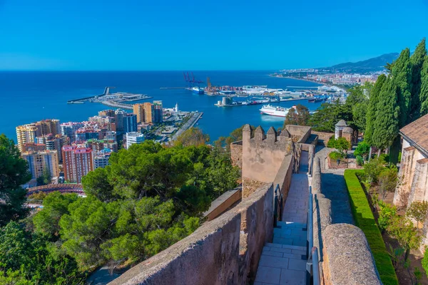 İspanya, Gibralfaro kalesinden Malaga limanının manzarası