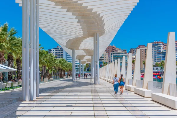 Paseo del Muelle uno gezinti İspanyol şehri Malaga 'da