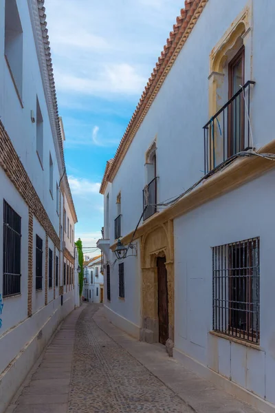 İspanya 'nın eski Cordoba şehrindeki Beyazyıkanmış cadde