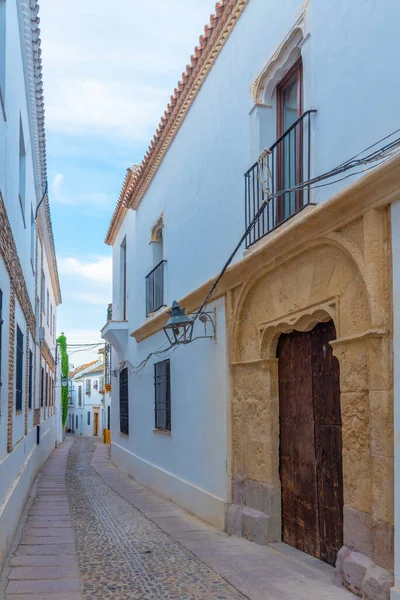 İspanya 'nın eski Cordoba şehrindeki Beyazyıkanmış cadde