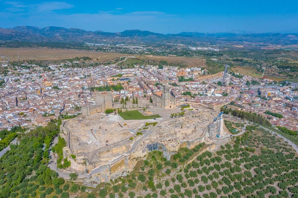 İspanya 'nın Alcala la Real kasabasındaki Fortaleza de la Mota' nın hava manzarası