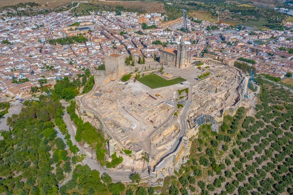 İspanya 'nın Alcala la Real kasabasındaki Fortaleza de la Mota' nın hava manzarası