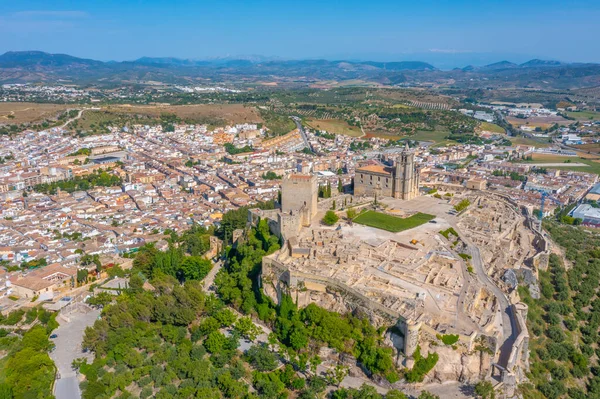 İspanya 'nın Alcala la Real kasabasındaki Fortaleza de la Mota' nın hava manzarası