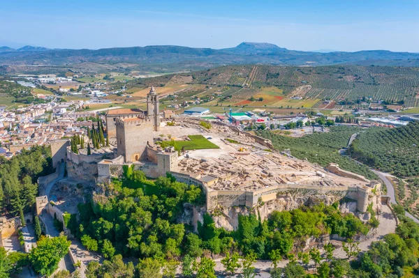 İspanya 'nın Alcala la Real kasabasındaki Fortaleza de la Mota' nın hava manzarası