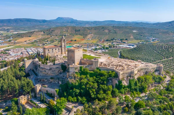 İspanya 'nın Alcala la Real kasabasındaki Fortaleza de la Mota' nın hava manzarası